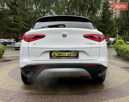Білий Альфа Ромео Стелвіо, об'ємом двигуна 2 л та пробігом 112 тис. км за 16500 $, фото 5 на Automoto.ua