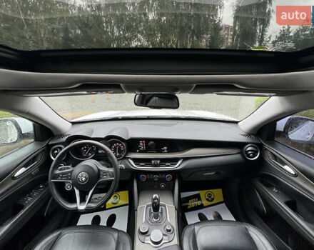 Білий Альфа Ромео Стелвіо, об'ємом двигуна 2 л та пробігом 112 тис. км за 16500 $, фото 24 на Automoto.ua