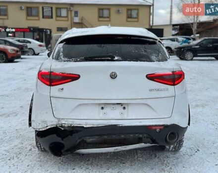 Белый Альфа Ромео Стелвио, объемом двигателя 2 л и пробегом 191 тыс. км за 12300 $, фото 5 на Automoto.ua