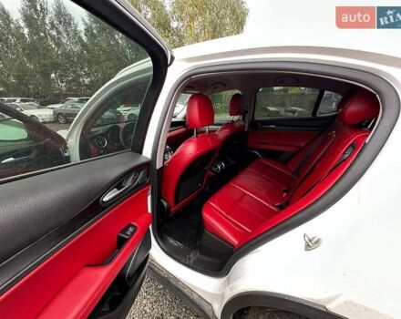 Білий Альфа Ромео Стелвіо, об'ємом двигуна 2 л та пробігом 191 тис. км за 13900 $, фото 9 на Automoto.ua