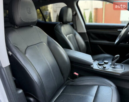 Білий Альфа Ромео Стелвіо, об'ємом двигуна 2 л та пробігом 111 тис. км за 14500 $, фото 47 на Automoto.ua