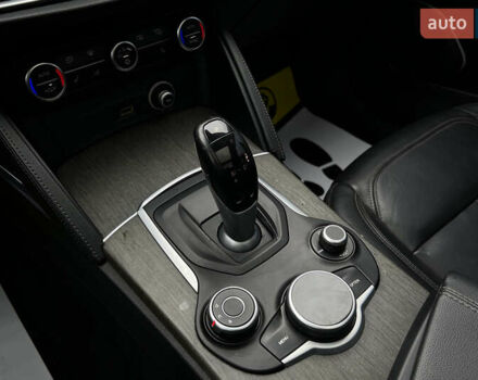 Білий Альфа Ромео Стелвіо, об'ємом двигуна 2 л та пробігом 112 тис. км за 16500 $, фото 18 на Automoto.ua