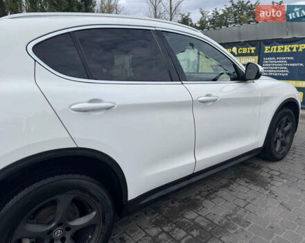 Альфа Ромео Стелвио 2017 в Кременчуге на Automoto.ua Белый Альфа Ромео Стелвио, объемом двигателя 2 л и пробегом 90 тыс. км за 22000 $, фото 4 на Automoto.ua