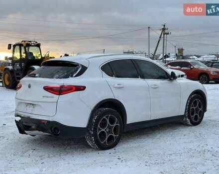 Белый Альфа Ромео Стелвио, объемом двигателя 2 л и пробегом 191 тыс. км за 12300 $, фото 2 на Automoto.ua