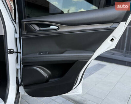 Білий Альфа Ромео Стелвіо, об'ємом двигуна 2 л та пробігом 111 тис. км за 14500 $, фото 40 на Automoto.ua