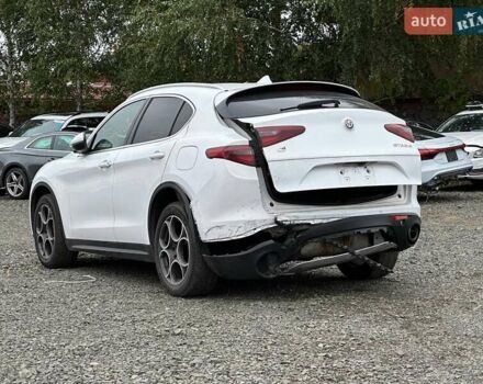 Білий Альфа Ромео Стелвіо, об'ємом двигуна 2 л та пробігом 191 тис. км за 13900 $, фото 4 на Automoto.ua