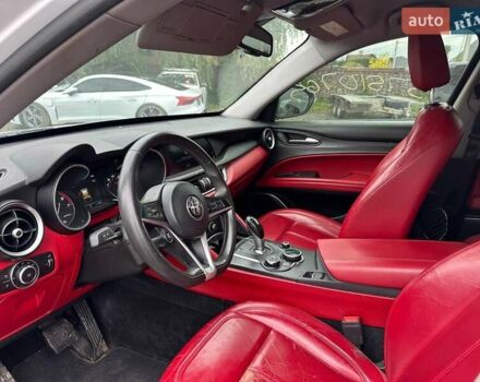 Белый Альфа Ромео Стелвио, объемом двигателя 2 л и пробегом 191 тыс. км за 12300 $, фото 6 на Automoto.ua