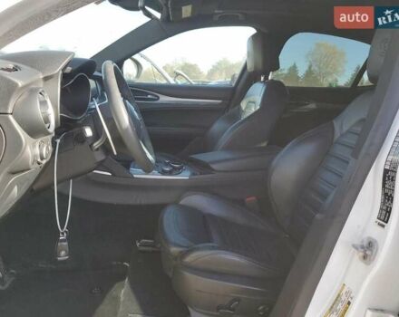 Білий Альфа Ромео Стелвіо, об'ємом двигуна 2 л та пробігом 28 тис. км за 6000 $, фото 6 на Automoto.ua