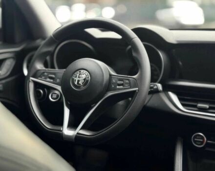 Білий Альфа Ромео Стелвіо, об'ємом двигуна 2 л та пробігом 34 тис. км за 10600 $, фото 7 на Automoto.ua