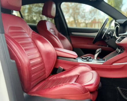 Белый Альфа Ромео Стелвио, объемом двигателя 2 л и пробегом 110 тыс. км за 18999 $, фото 24 на Automoto.ua