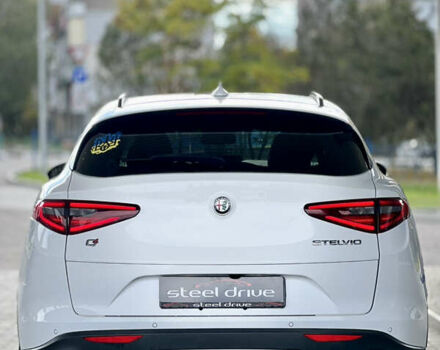 Белый Альфа Ромео Стелвио, объемом двигателя 2 л и пробегом 110 тыс. км за 18999 $, фото 5 на Automoto.ua