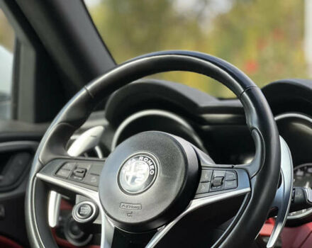 Белый Альфа Ромео Стелвио, объемом двигателя 2 л и пробегом 110 тыс. км за 18999 $, фото 21 на Automoto.ua