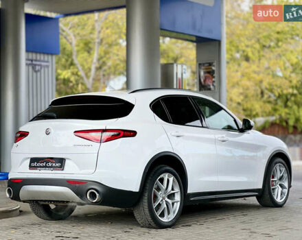 Белый Альфа Ромео Стелвио, объемом двигателя 2 л и пробегом 110 тыс. км за 18999 $, фото 4 на Automoto.ua