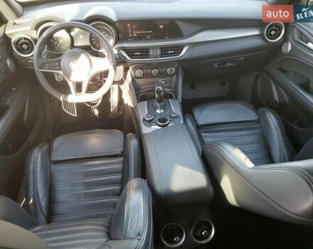 Білий Альфа Ромео Стелвіо, об'ємом двигуна 2 л та пробігом 28 тис. км за 6000 $, фото 7 на Automoto.ua
