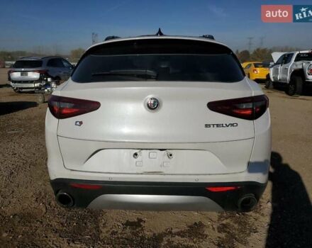 Білий Альфа Ромео Стелвіо, об'ємом двигуна 2 л та пробігом 28 тис. км за 6000 $, фото 5 на Automoto.ua