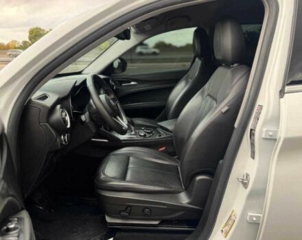 Білий Альфа Ромео Стелвіо, об'ємом двигуна 2 л та пробігом 34 тис. км за 10600 $, фото 5 на Automoto.ua