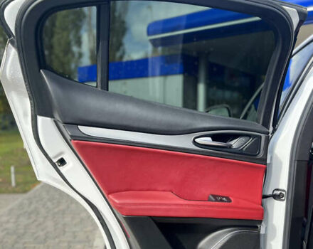 Белый Альфа Ромео Стелвио, объемом двигателя 2 л и пробегом 110 тыс. км за 18999 $, фото 26 на Automoto.ua