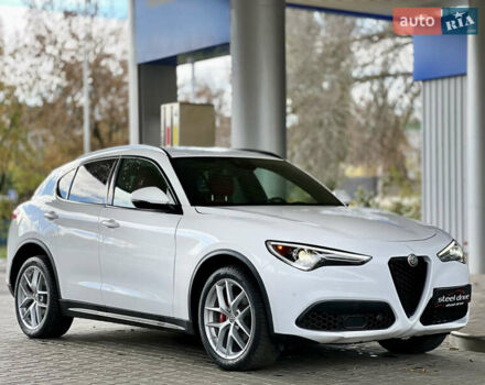 Білий Альфа Ромео Стелвіо, об'ємом двигуна 2 л та пробігом 110 тис. км за 18999 $, фото 2 на Automoto.ua