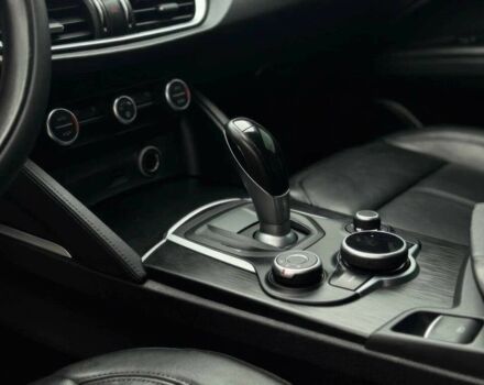 Білий Альфа Ромео Стелвіо, об'ємом двигуна 2 л та пробігом 34 тис. км за 10600 $, фото 8 на Automoto.ua