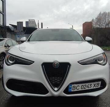 Белый Альфа Ромео Стелвио, объемом двигателя 2 л и пробегом 87 тыс. км за 21900 $, фото 6 на Automoto.ua