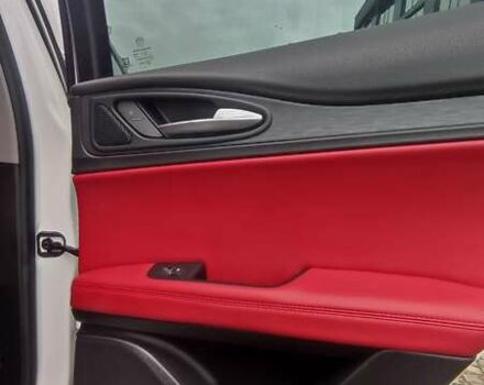 Белый Альфа Ромео Стелвио, объемом двигателя 2 л и пробегом 87 тыс. км за 21900 $, фото 20 на Automoto.ua