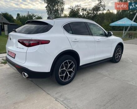 Білий Альфа Ромео Стелвіо, об'ємом двигуна 2 л та пробігом 99 тис. км за 21000 $, фото 4 на Automoto.ua