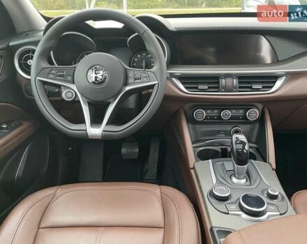 Білий Альфа Ромео Стелвіо, об'ємом двигуна 2 л та пробігом 99 тис. км за 21000 $, фото 5 на Automoto.ua