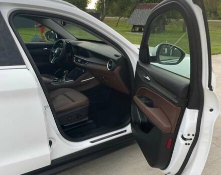 Білий Альфа Ромео Стелвіо, об'ємом двигуна 2 л та пробігом 99 тис. км за 21000 $, фото 17 на Automoto.ua