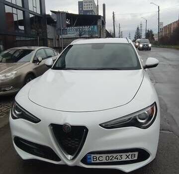 Белый Альфа Ромео Стелвио, объемом двигателя 2 л и пробегом 87 тыс. км за 21900 $, фото 2 на Automoto.ua