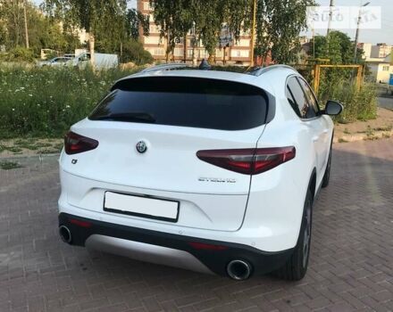 Белый Альфа Ромео Стелвио, объемом двигателя 2 л и пробегом 92 тыс. км за 23500 $, фото 10 на Automoto.ua