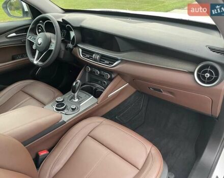 Білий Альфа Ромео Стелвіо, об'ємом двигуна 2 л та пробігом 99 тис. км за 21000 $, фото 9 на Automoto.ua