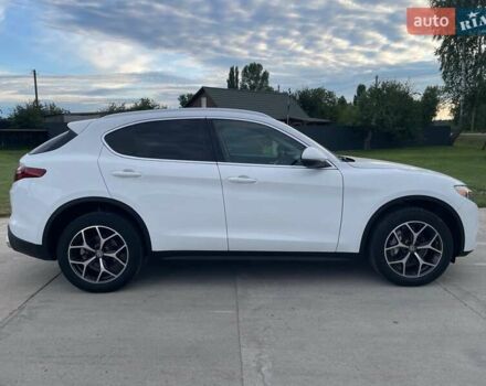 Білий Альфа Ромео Стелвіо, об'ємом двигуна 2 л та пробігом 99 тис. км за 21000 $, фото 16 на Automoto.ua