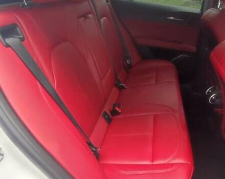 Белый Альфа Ромео Стелвио, объемом двигателя 2 л и пробегом 87 тыс. км за 21900 $, фото 21 на Automoto.ua