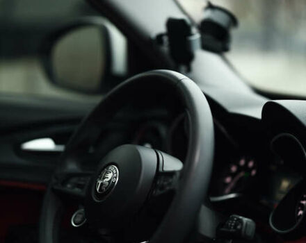 Белый Альфа Ромео Стелвио, объемом двигателя 2 л и пробегом 54 тыс. км за 30000 $, фото 7 на Automoto.ua