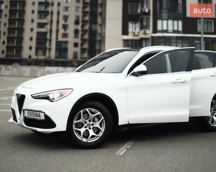 Белый Альфа Ромео Стелвио, объемом двигателя 2 л и пробегом 54 тыс. км за 30000 $, фото 6 на Automoto.ua