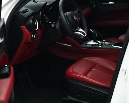 Белый Альфа Ромео Стелвио, объемом двигателя 2 л и пробегом 54 тыс. км за 30000 $, фото 10 на Automoto.ua