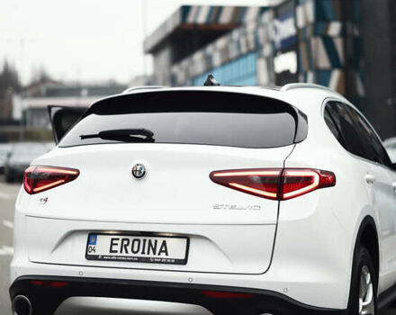 Белый Альфа Ромео Стелвио, объемом двигателя 2 л и пробегом 54 тыс. км за 30000 $, фото 2 на Automoto.ua