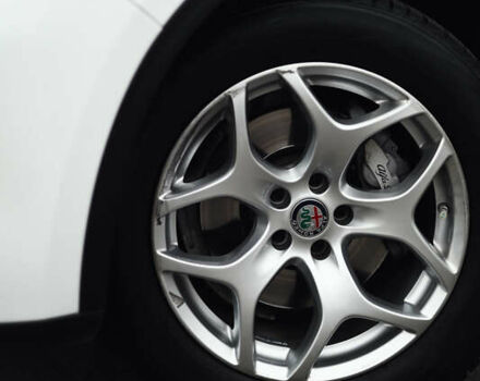 Белый Альфа Ромео Стелвио, объемом двигателя 2 л и пробегом 54 тыс. км за 30000 $, фото 5 на Automoto.ua