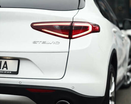 Белый Альфа Ромео Стелвио, объемом двигателя 2 л и пробегом 54 тыс. км за 30000 $, фото 3 на Automoto.ua