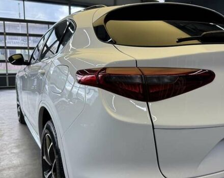 Белый Альфа Ромео Стелвио, объемом двигателя 2 л и пробегом 59 тыс. км за 27500 $, фото 3 на Automoto.ua