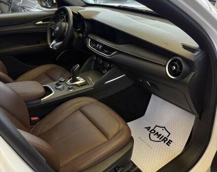 Белый Альфа Ромео Стелвио, объемом двигателя 2 л и пробегом 59 тыс. км за 27500 $, фото 13 на Automoto.ua