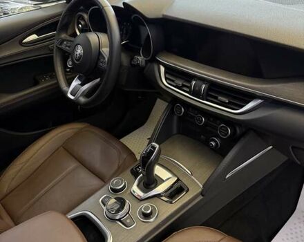 Белый Альфа Ромео Стелвио, объемом двигателя 2 л и пробегом 59 тыс. км за 27500 $, фото 16 на Automoto.ua