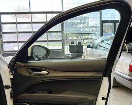 Белый Альфа Ромео Стелвио, объемом двигателя 2 л и пробегом 59 тыс. км за 27500 $, фото 15 на Automoto.ua