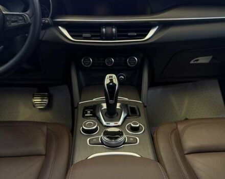 Белый Альфа Ромео Стелвио, объемом двигателя 2 л и пробегом 59 тыс. км за 27500 $, фото 4 на Automoto.ua