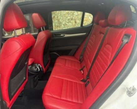 Білий Альфа Ромео Стелвіо, об'ємом двигуна 2 л та пробігом 45 тис. км за 15600 $, фото 14 на Automoto.ua