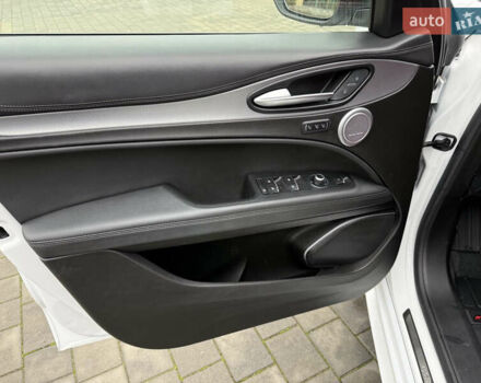 Белый Альфа Ромео Стелвио, объемом двигателя 2 л и пробегом 49 тыс. км за 42000 $, фото 15 на Automoto.ua