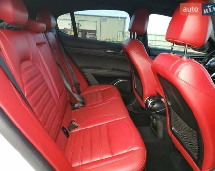 Белый Альфа Ромео Стелвио, объемом двигателя 2 л и пробегом 110 тыс. км за 6600 $, фото 8 на Automoto.ua