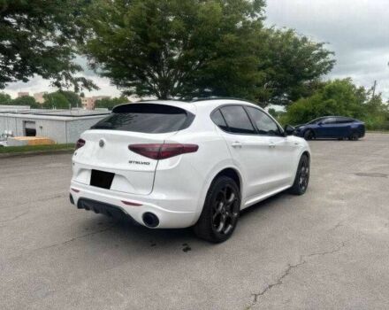 Білий Альфа Ромео Стелвіо, об'ємом двигуна 2 л та пробігом 45 тис. км за 15600 $, фото 6 на Automoto.ua