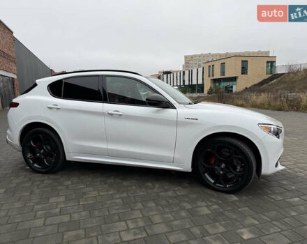 Белый Альфа Ромео Стелвио, объемом двигателя 2 л и пробегом 49 тыс. км за 42000 $, фото 3 на Automoto.ua