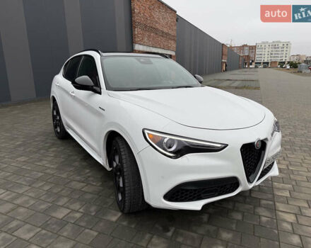 Белый Альфа Ромео Стелвио, объемом двигателя 2 л и пробегом 49 тыс. км за 42000 $, фото 2 на Automoto.ua